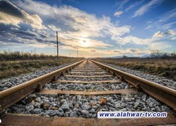 النقل تعلن الاتفاق على إزالة الألغام وإنشاء جسر للربط السككي مع إيران